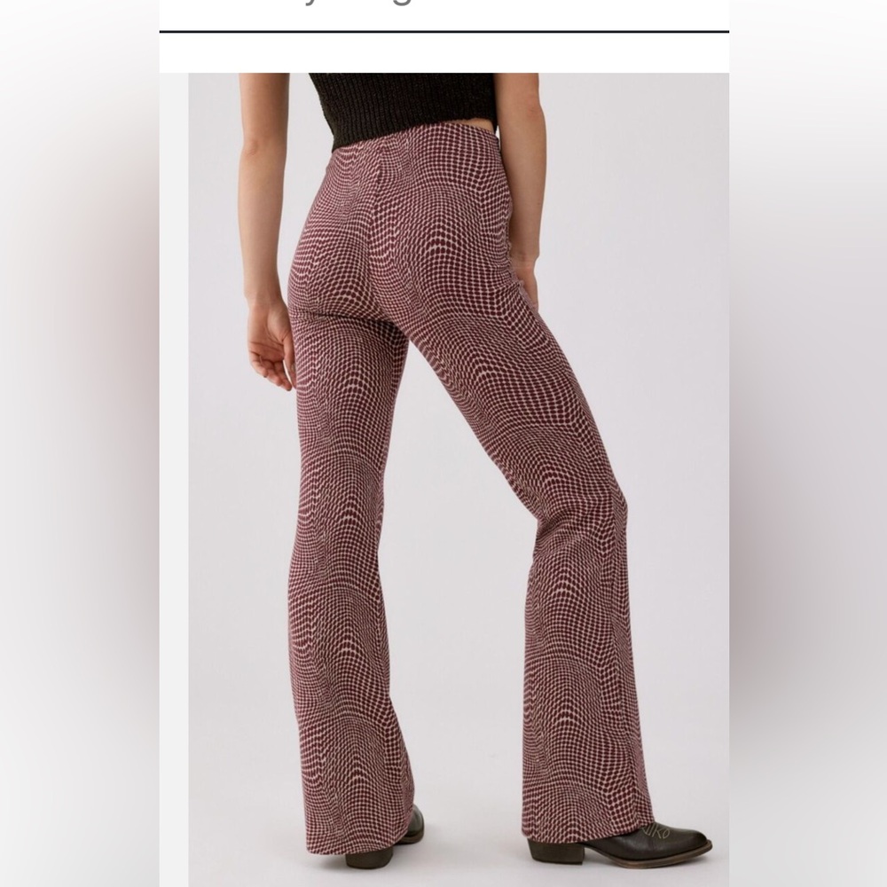 URBAN OUTFITTERS BRYN DARAK
PURPLE PRINT FLARE PULL-ON
PANTS SIZE XS
